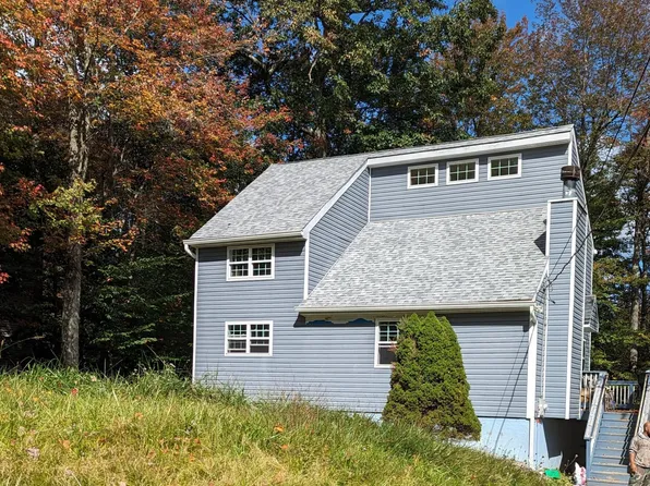 1439 Belgravia Dr, Tobyhanna, PA 18466