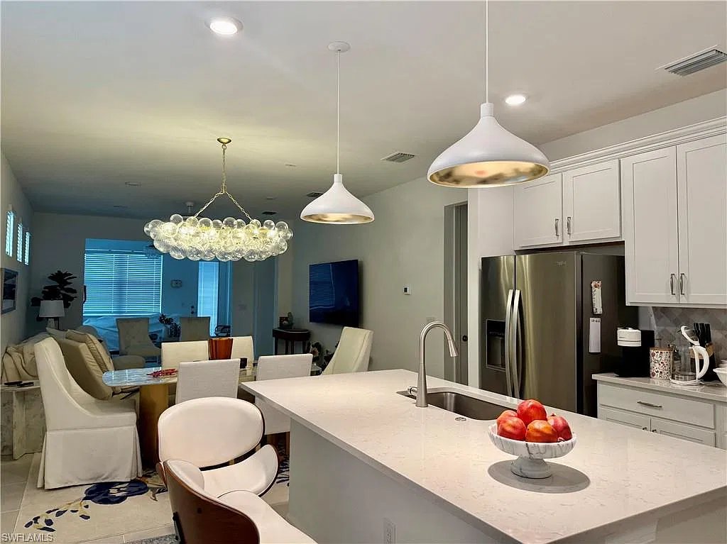 3 bed, 2.0 bath, 1790 sqft, $3,200 — Photo 4