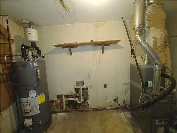 4th image of 533 Charleston Ln