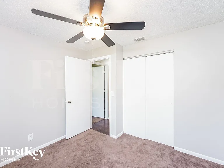 1304 Wilmette St — Photo 9