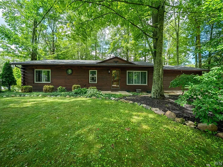 8376 Cobblestone Ct — Photo 1