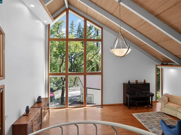 163 El Toyonal, Orinda, CA 94563