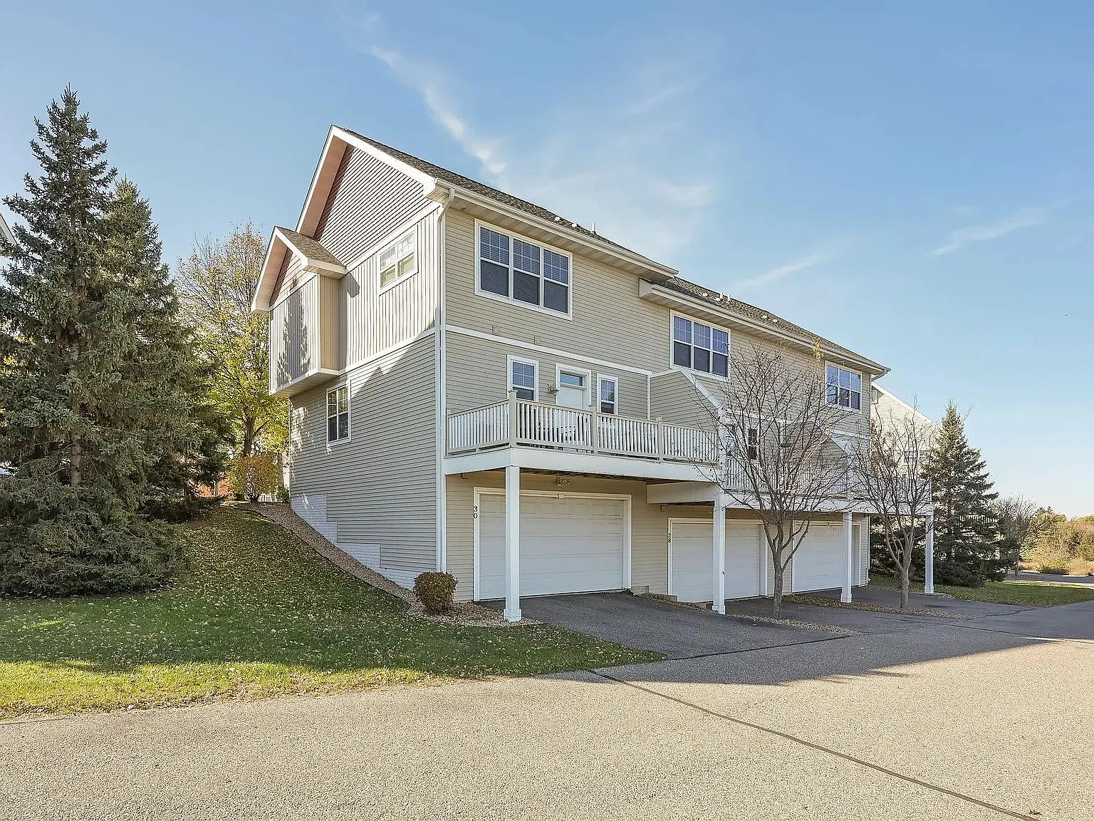 3 bed, 2.5 bath, 1625 sqft, $2,300 — Photo 4
