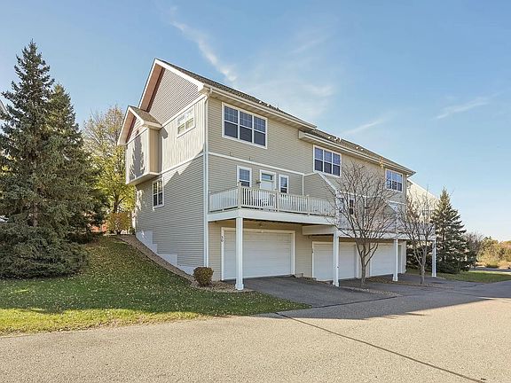 4th image of 30 Heritage Blvd