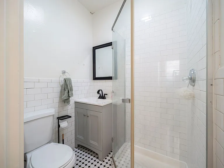 1012 Garnett Pl #1 — Photo 2