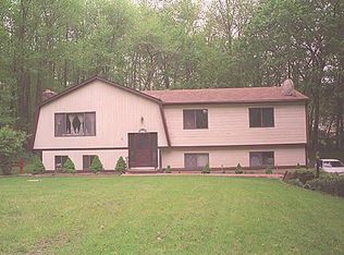 15 Olympic Dr, Danbury, CT