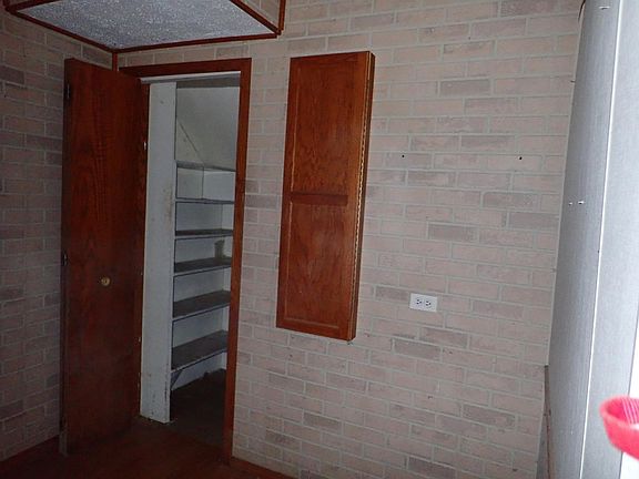3rd image of 221 16th St