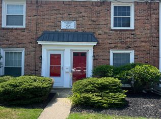 23 Richmond Sq, Cleveland, OH 44143