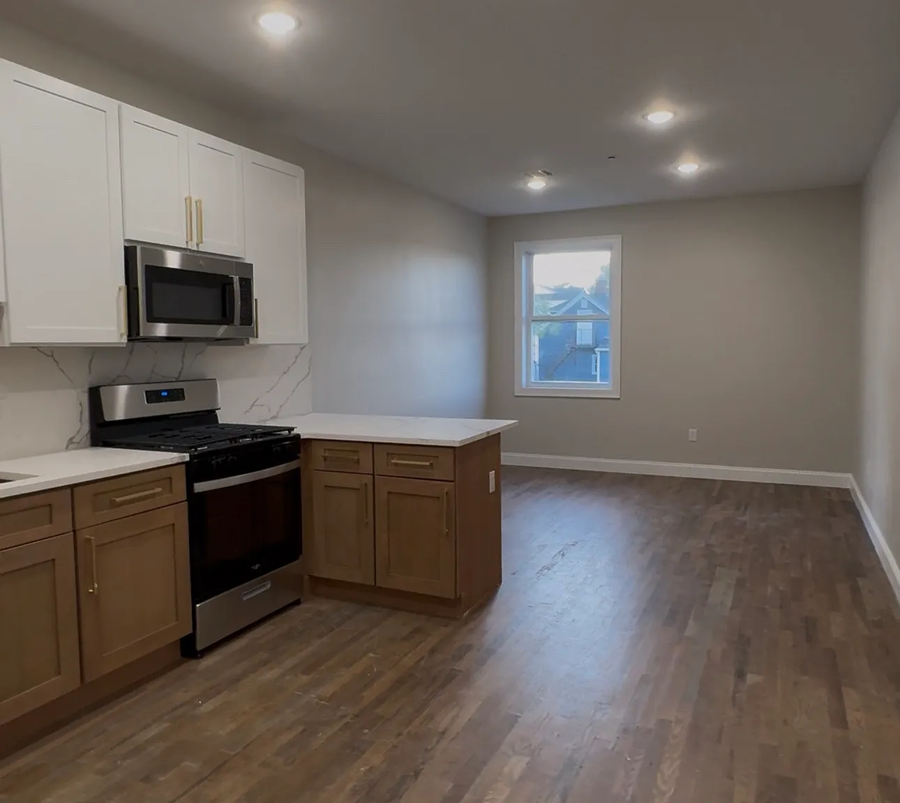3 bed, 1300 sqft, $3,200 — Photo 1