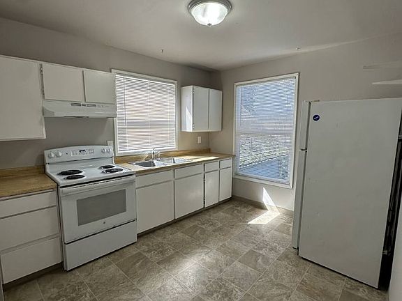 3rd image of 2456 NW Vaughn St APT 4