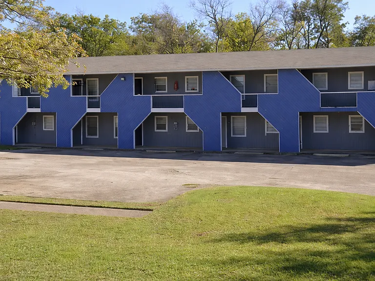 2400 Washington Ave — Photo 1
