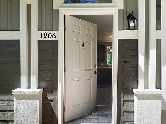 4th image of 1906 Porter Street