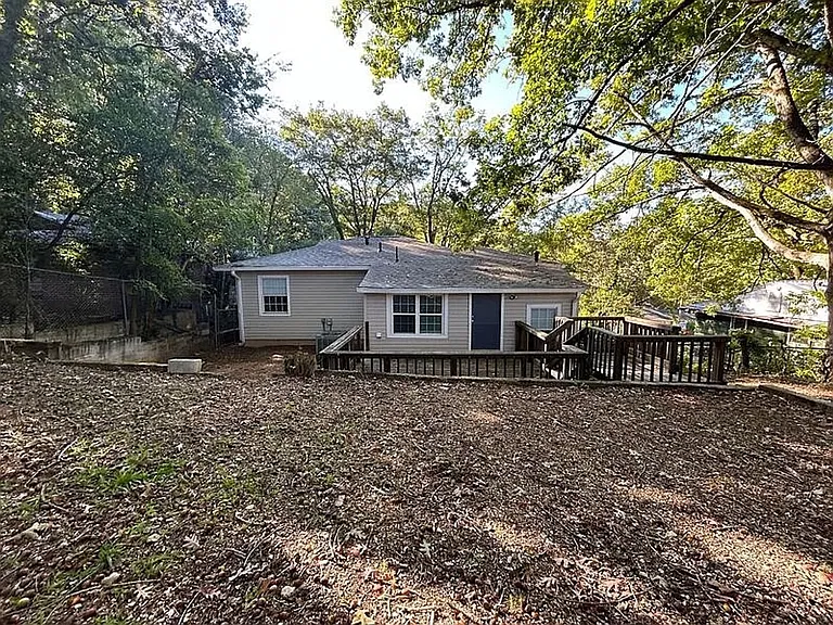 923 Vanderbilt St — Photo 25