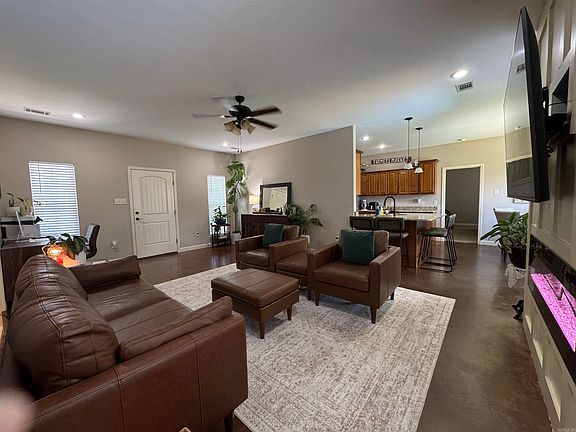3rd image of 5430 Chateau Dr