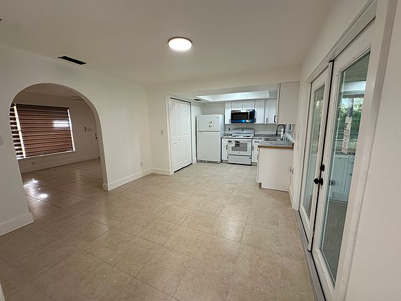 3rd image of 1200 Moore Ave