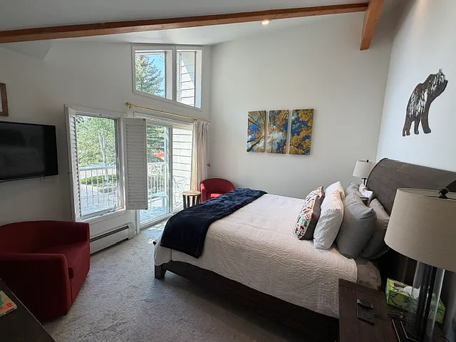 Master Bedroom and front (West-facing) deck.