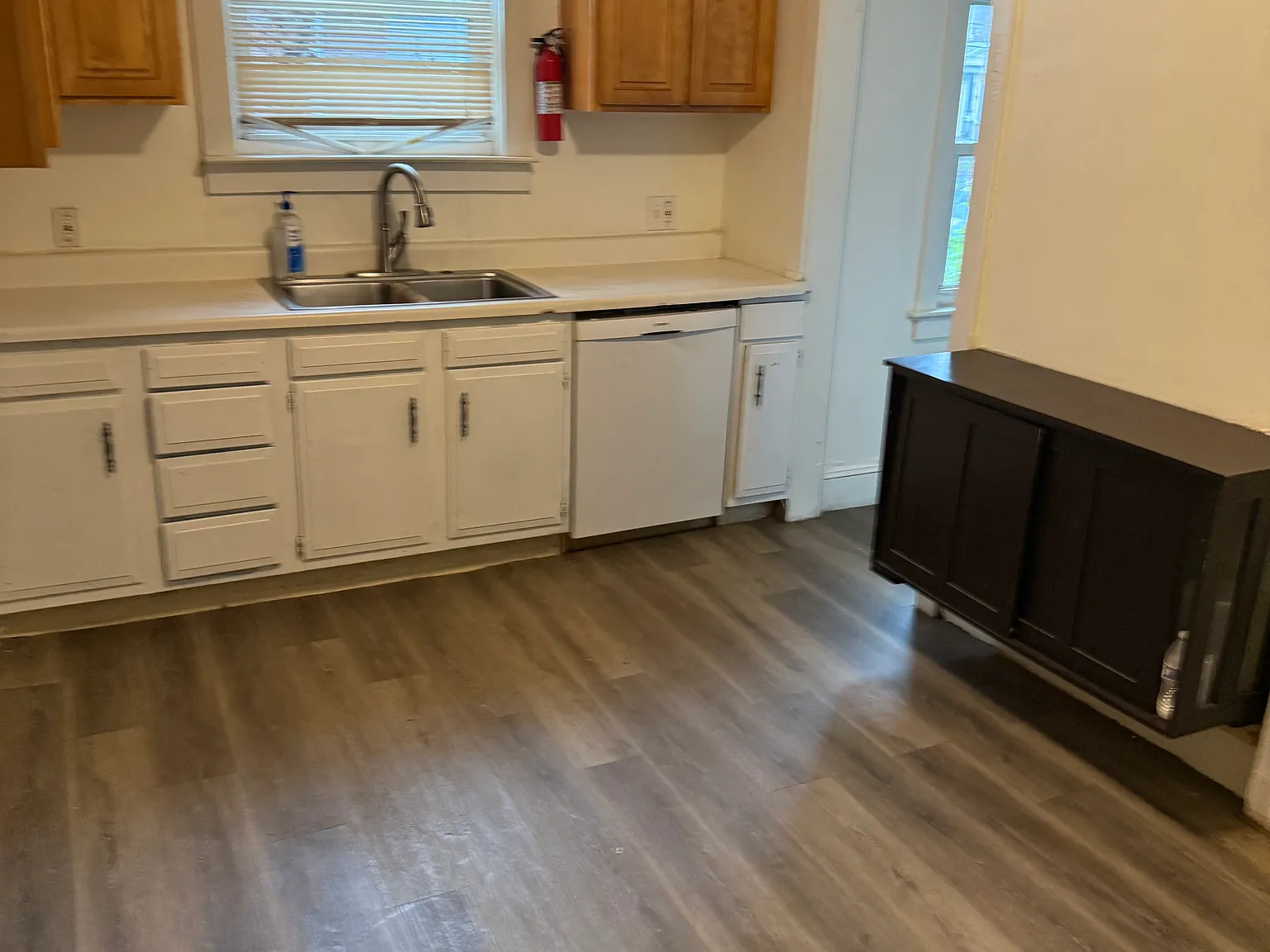 864 Stuyvesant Ave — Photo 3