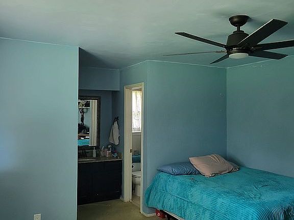 3rd image of 13714 Grosvenor St