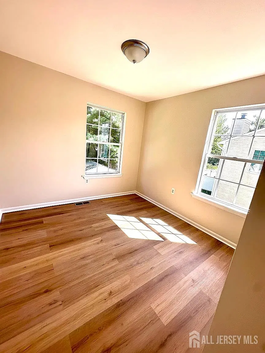 3 bed, 3.5 bath, 1700 sqft, $3,250 — Photo 4