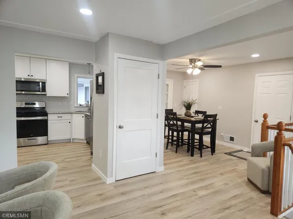500 Bennett Dr NE, Fridley, MN 55432