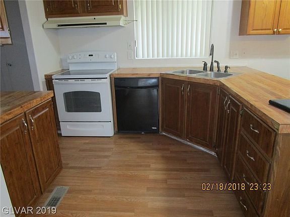 3rd image of 1670 Manse Rd