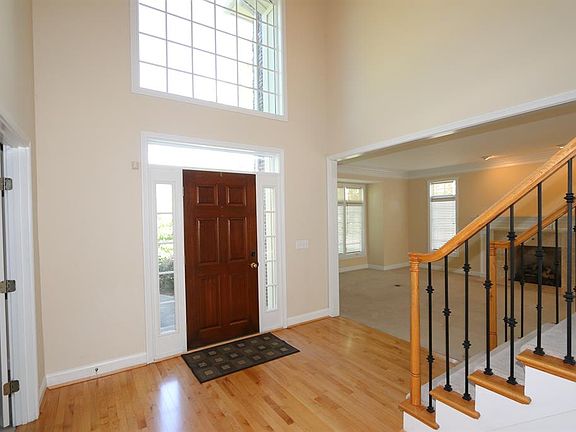 4th image of 4984 Village Green Dr