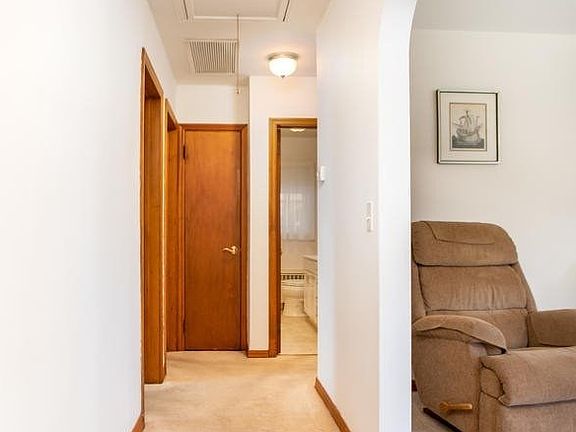 4th image of 38 Elm Ave