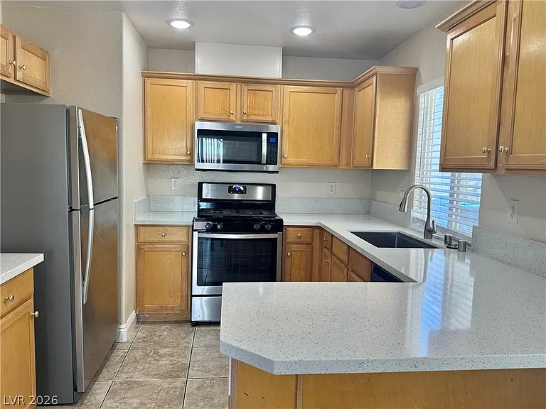 7512 Jacaranda Leaf St — Photo 4
