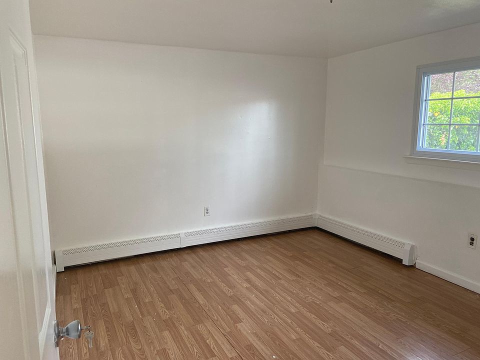 2nd image of 118 Halsey Ave