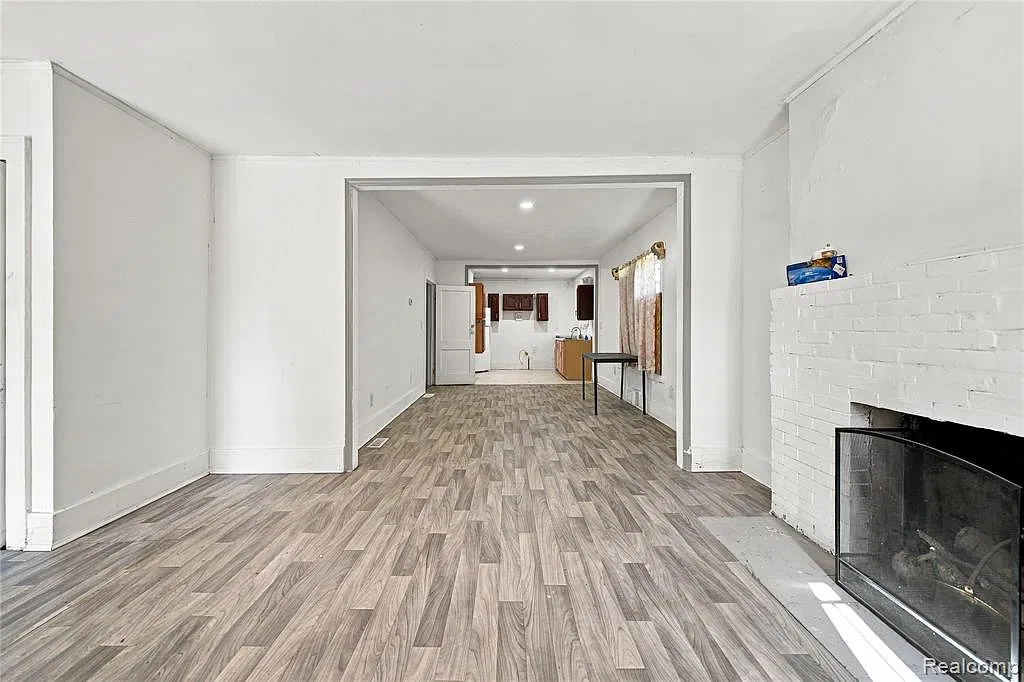 2 bed, 1.0 bath, 2152 sqft, $1,250 — Photo 3