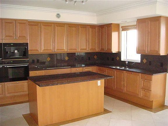 3rd image of 791 Crandon Blvd APT 606