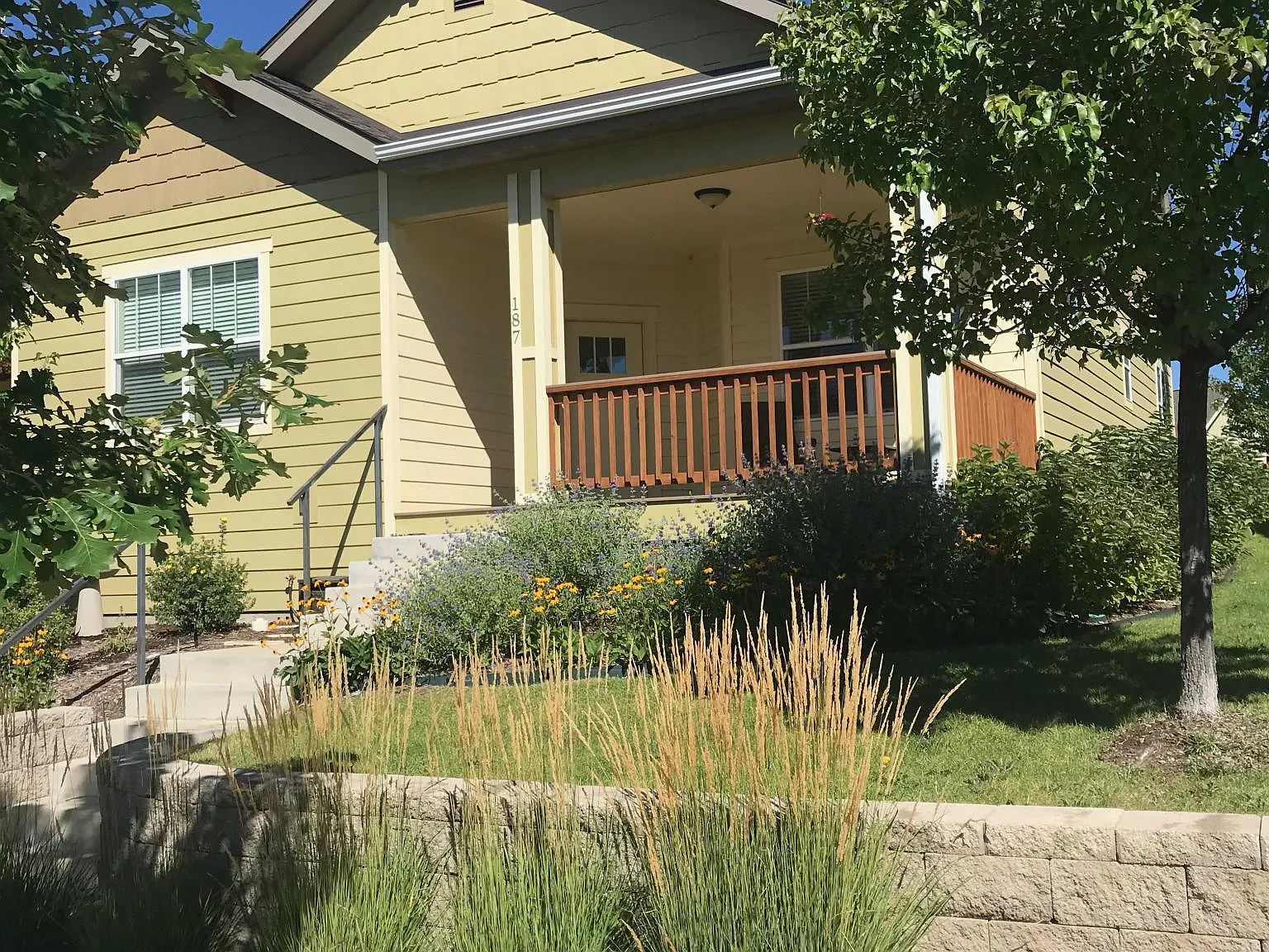 187 Sierra Vista St — Photo 1