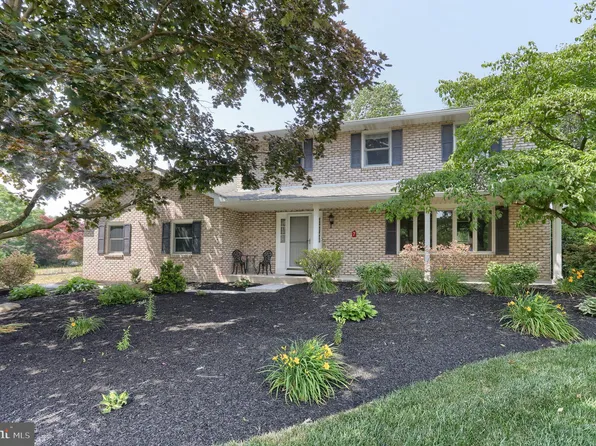 7 Meadowood Dr, Hummelstown, PA 17036