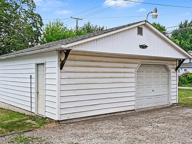 919 E Market St — Photo 26