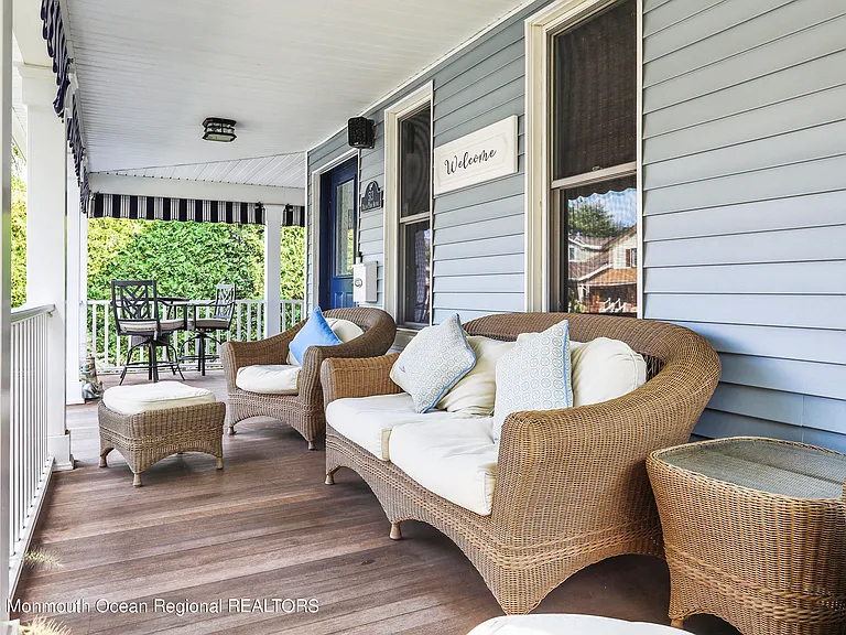 513 Ocean Park Ave — Photo 2