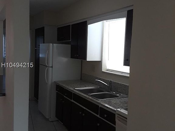 4th image of 1401 NE 57th Pl APT 12