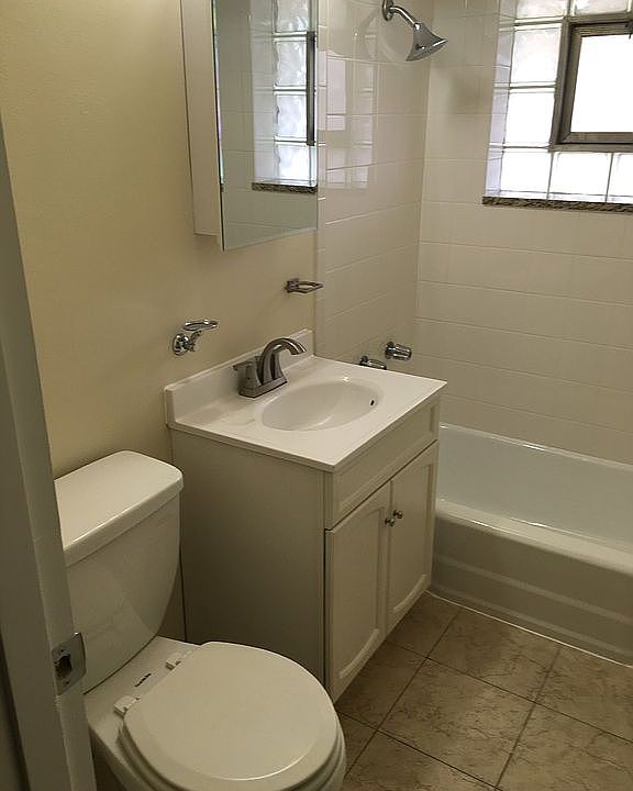 2nd Floor Full Bath