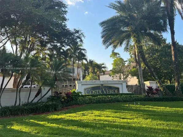 3198 NW 98th Ct, Doral, FL 33172