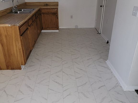 5th image of 611 Bethany St