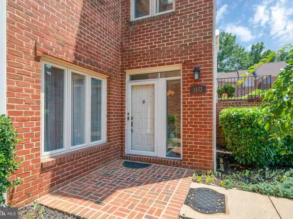 1833 N Uhle St #1, Arlington, VA 22201