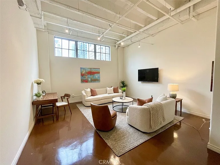 312 W 5th St #201 — Photo 8