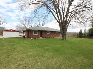 6014 N Eden Rd, Elmwood, IL 61529