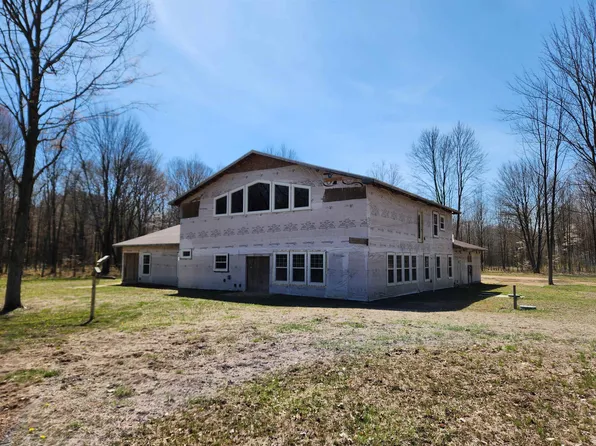 11523 N Lakeside Trl, Shepherd, MI 48883