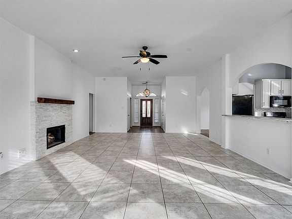 4th image of 3327 La Seine Ln