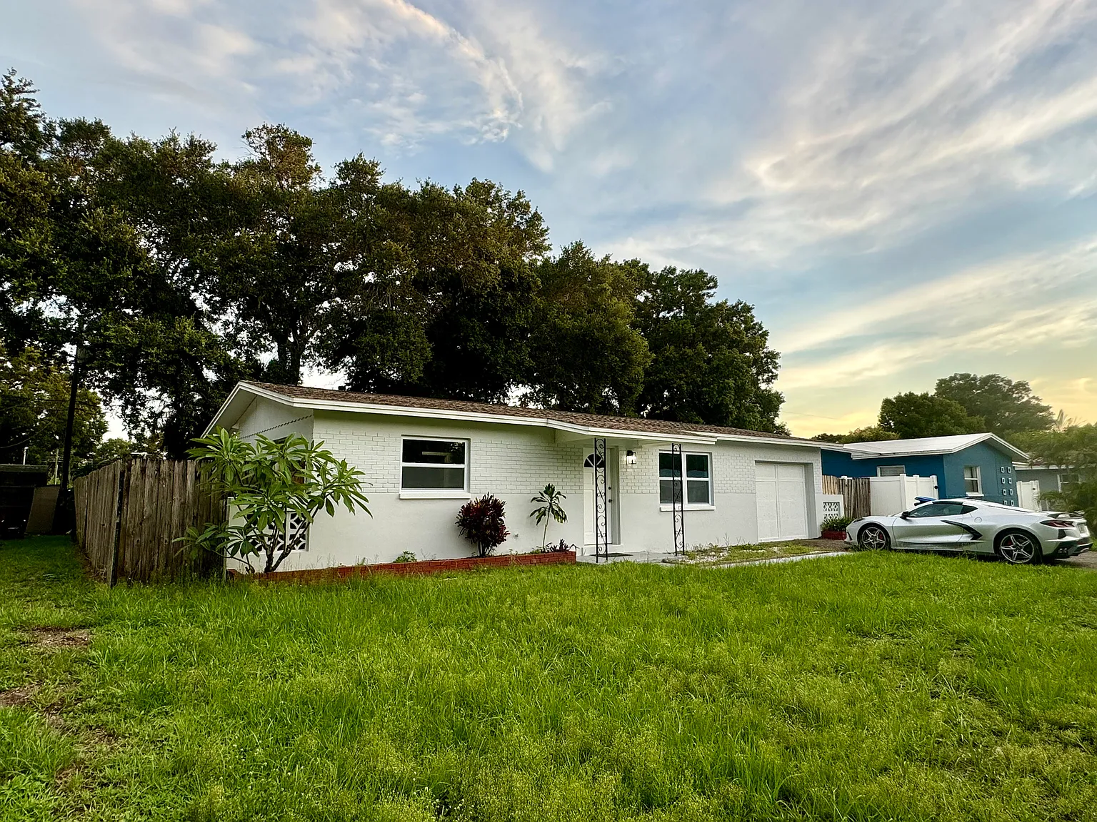 2 bed, 879 sqft, $2,350 — Photo 2