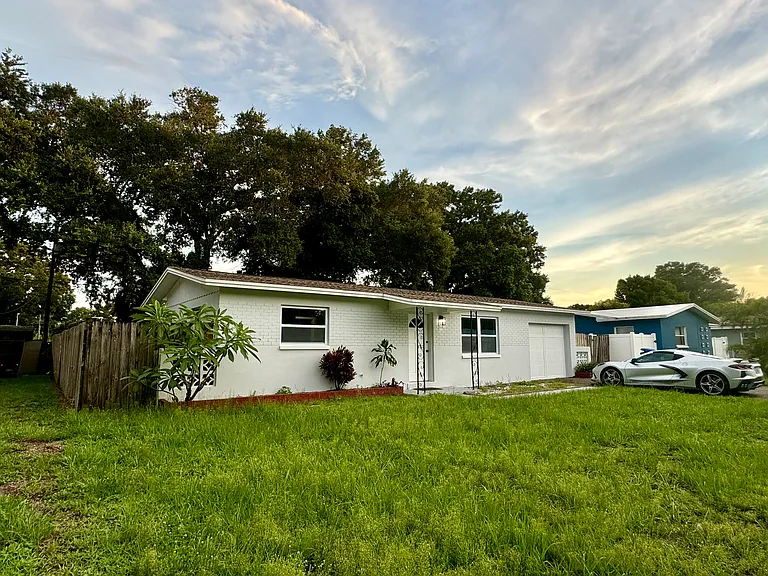 2934 Webley Dr — Photo 2