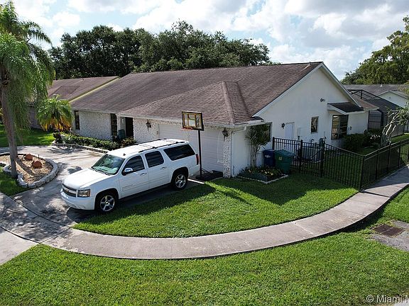 5th image of 8080 NW 54th Ct