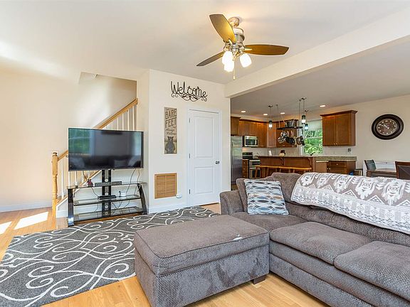 2nd image of 285 Magnolia Ct