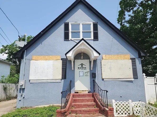 27 Brook Avenue, Bay Shore, NY 11706