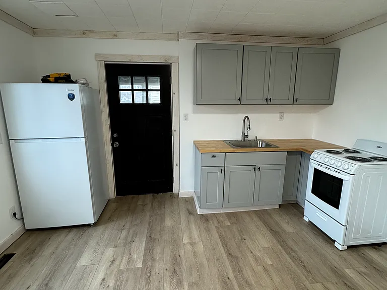 117 E Stephenson St #A — Photo 2